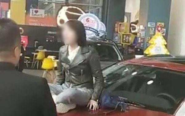 奔馳女車主維 權(quán)：到底是車的問題還是4S店的問題？